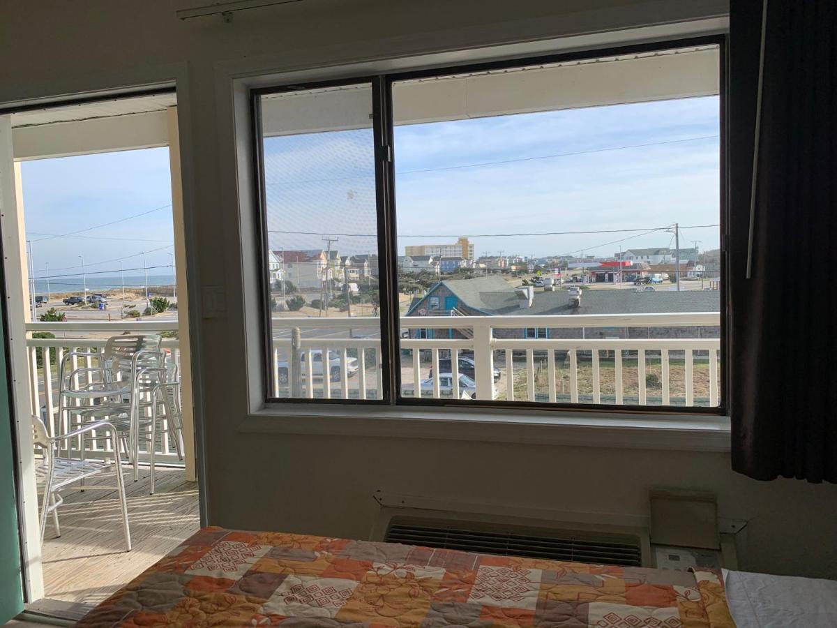 Sea Horse And Hotel